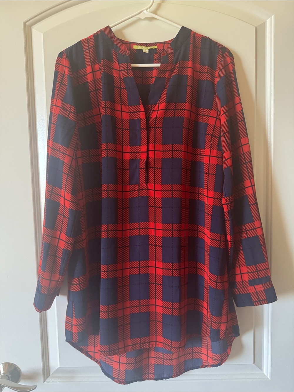 Gianni Bini Women’s Red and Navy Plaid Long-Sleeve Tunic Top